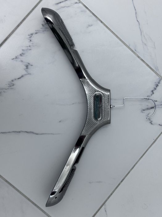 Торговое оборудование. Кронштейн