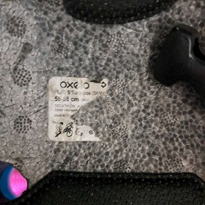 Предпазна каска и протектори (колело, ролери)