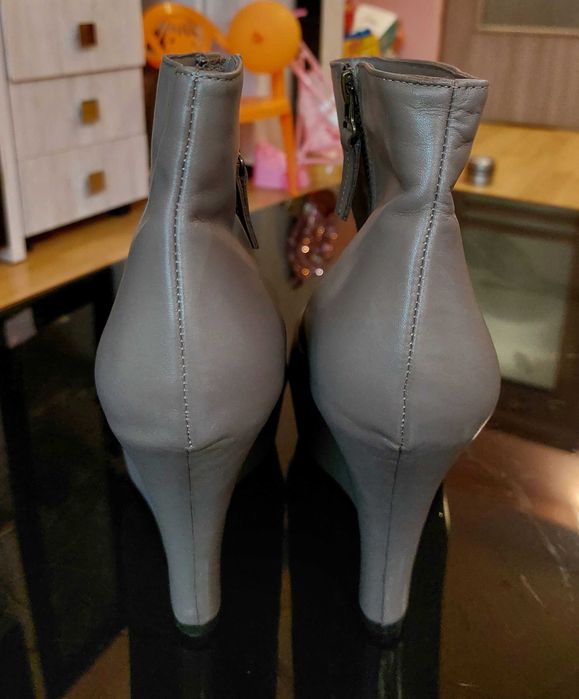 Ghete designer din piele naturală. Mărimea 39