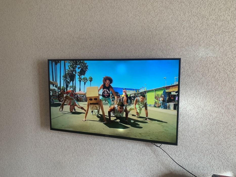 Продам телевизор Самсунг 48