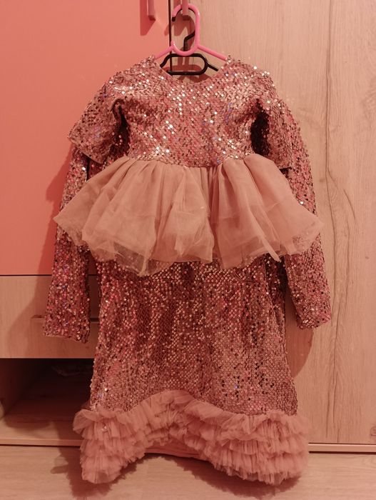 Комплект розови рокли за майка и дъщеря от кадифе с пайети и тюл!