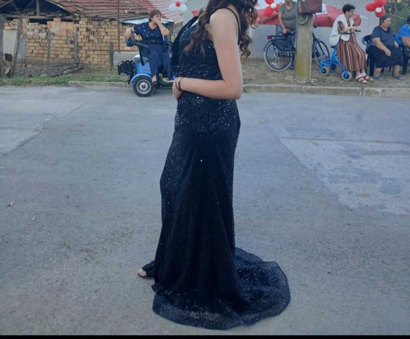 Официална черна рокля