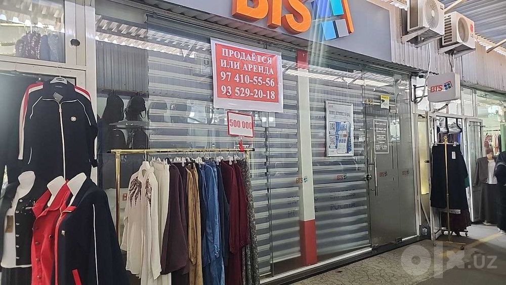 Чорсу кийим бозорида дукон сотилади.