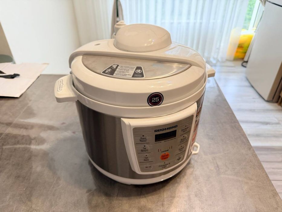 Продам мультиварку Redmond RMC PM4506