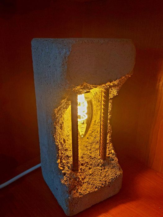 Бетонна арт лампа