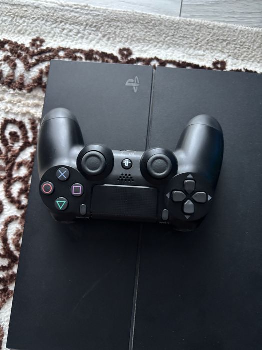 PlayStation 4 500gb +cont de ps cu multe jocuri