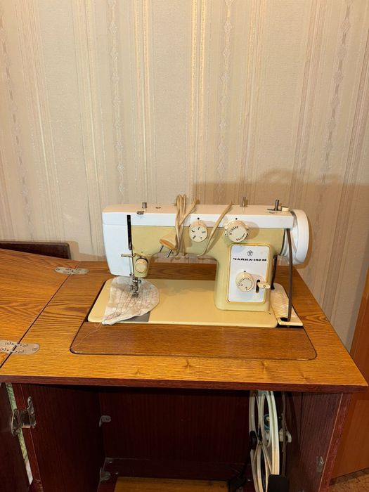 Швейная машина Чайка