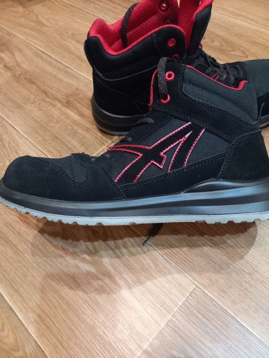 Защитни работни обувки