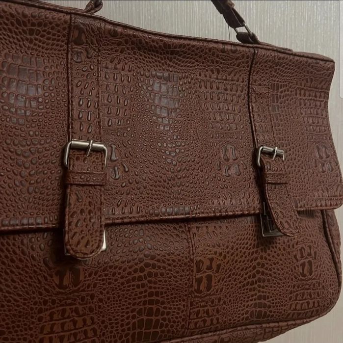 Портфель кожзам в отличном состоянии