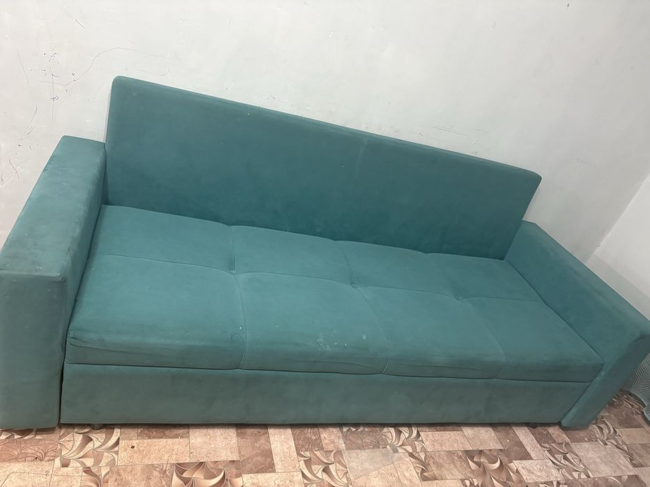 Диван в хорошем состояний