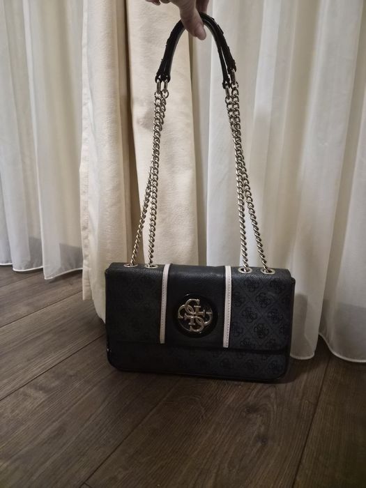 Дамска чанта Guess