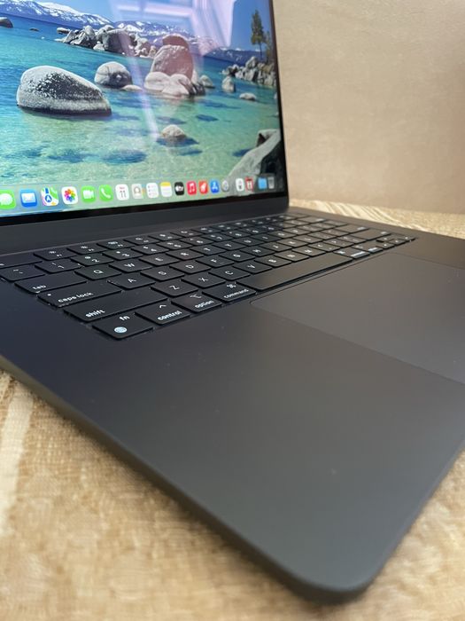 MacBook Air 15 ‘ 16RAM / 512 SSD Като Нов