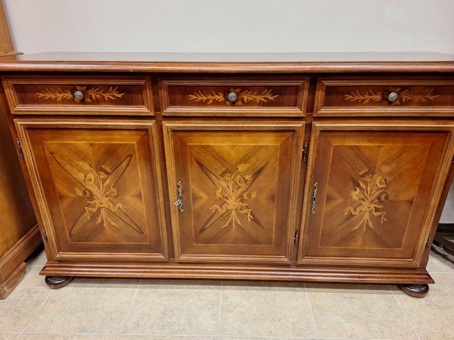 Луксозен комод, скрин, шкаф с богата Интарзия