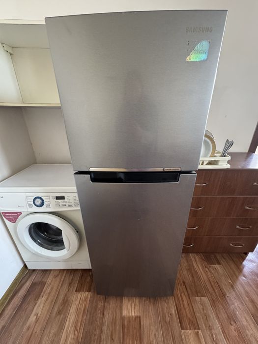 Холодильник Samsung