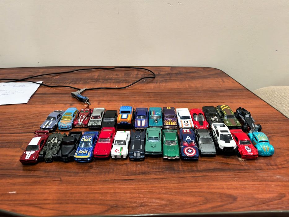 Продам машинки хотвилс все ориг