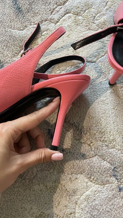 Обувки на ток BY FAR