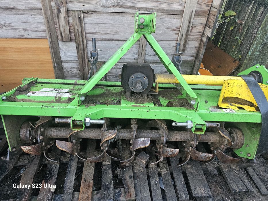 De vânzare ,freză 7 000 lei ,plug 2000 lei ,bazin stropit 2500 lei,prășitoare,+(bilonat)1500 lei prețurile sunt ușor neg la unele utilaje