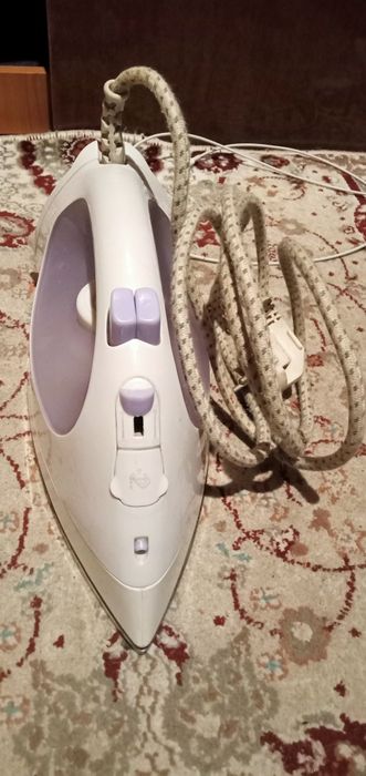 Утюг фирмы ,,BINATONE"  model no:SI-2000A