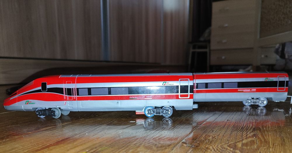 Поезд музыкальный игрушка