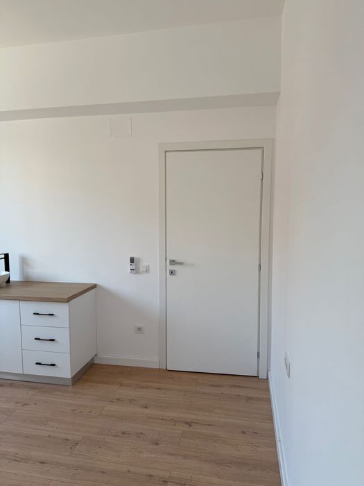 Salon de infrumusetare pe strada Ferdinand, bloc G 1