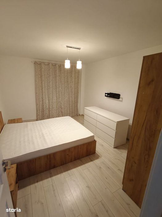 Apartament semidecomandat cu 3 camere si balcon - Podu Ros - 500EUR