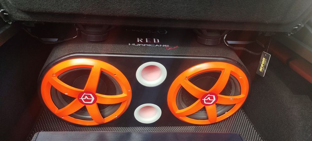 Продам сабвуфер.. Все вопросы по телефону