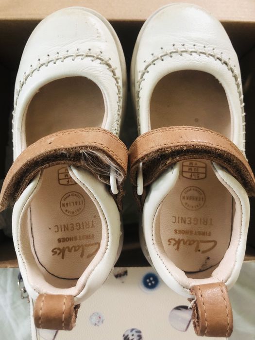 Обувки Clarks за момиче, номер 22