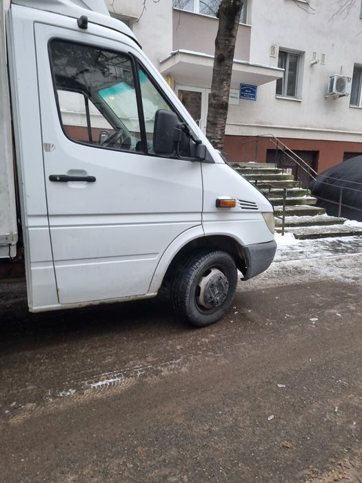 Mașina Mecedes spireter