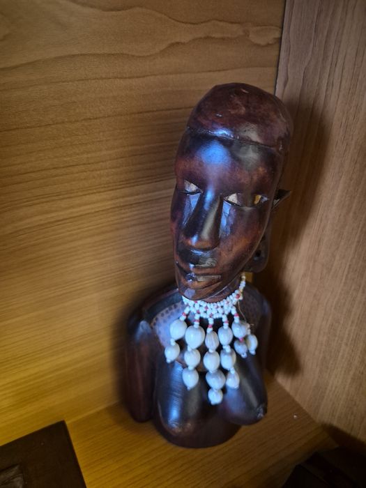 Sculpturi lemn manual