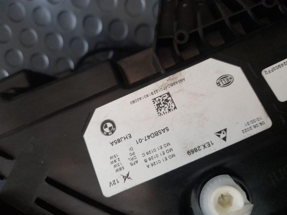 Far stanga bmw x1 an 2021