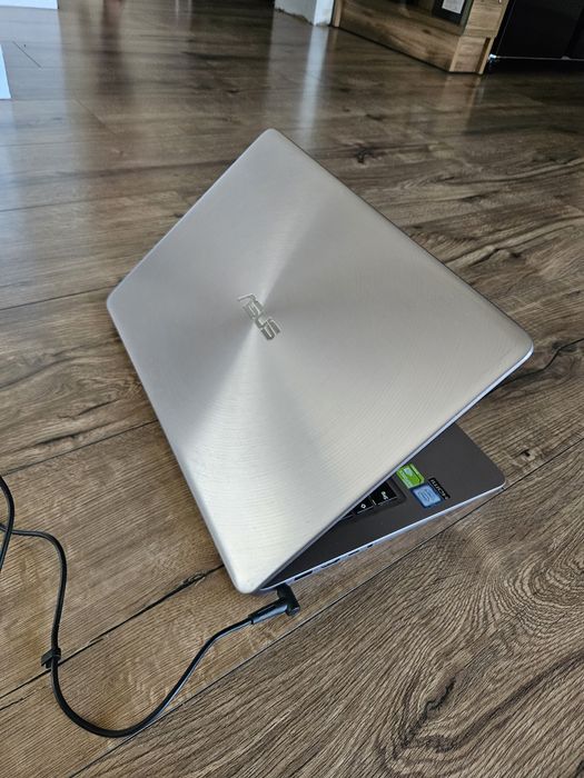 Laptop Gaming Asus Zenbook Intel i5 7th 8GB DDR4 256 SSD + 1TB HDD 2 placi video taste iluminate 14" fullhd carcasa metalica