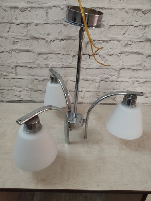 Продам светильники люстры