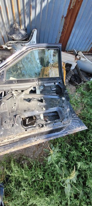 Продам переднюю правую дверь приора