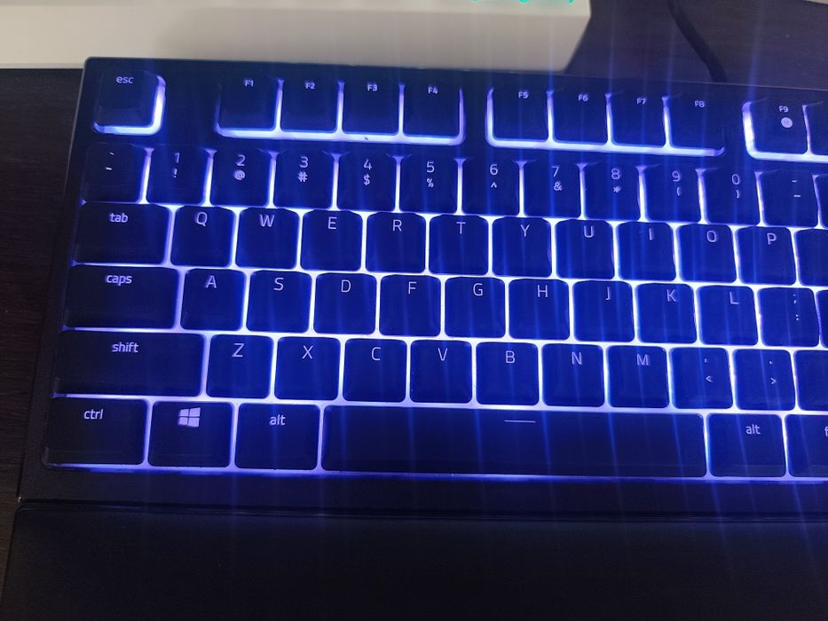 Геймърска клавиатура Razer Ornata V2