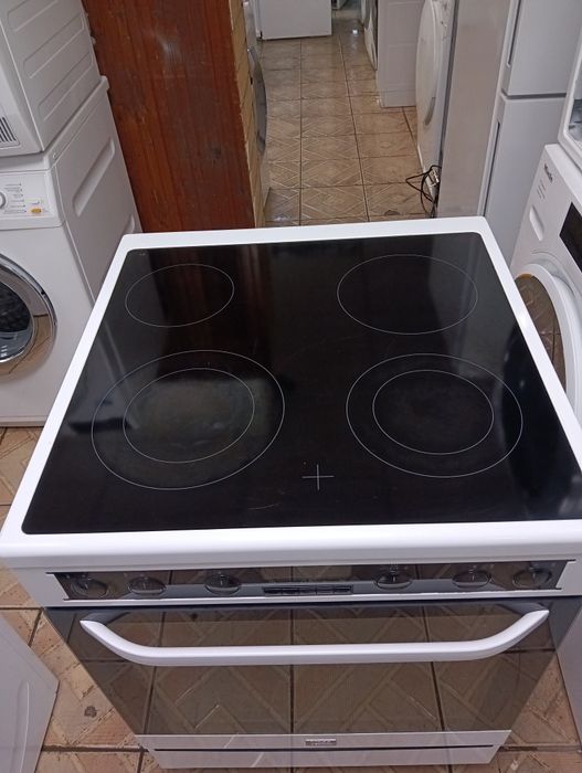 Печка с керамичен плот VOSS Electrolux с PIROLISE с 2 години гаранция