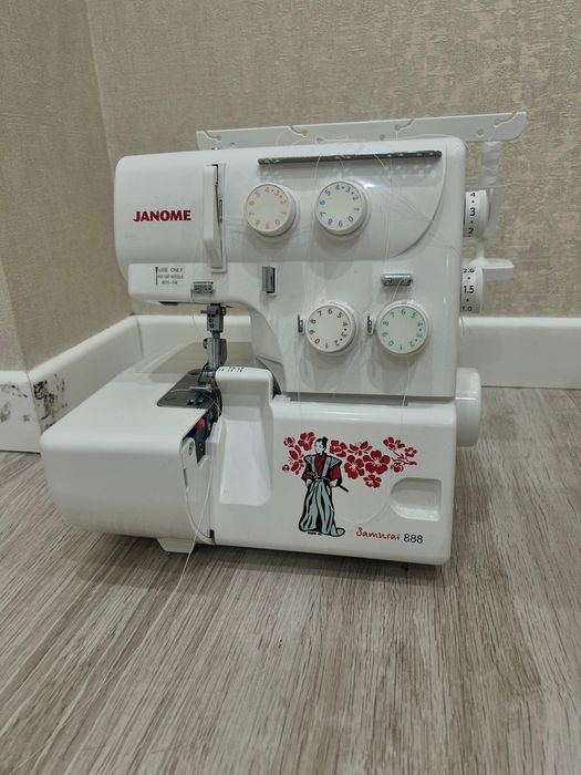 Продам швейную машинку