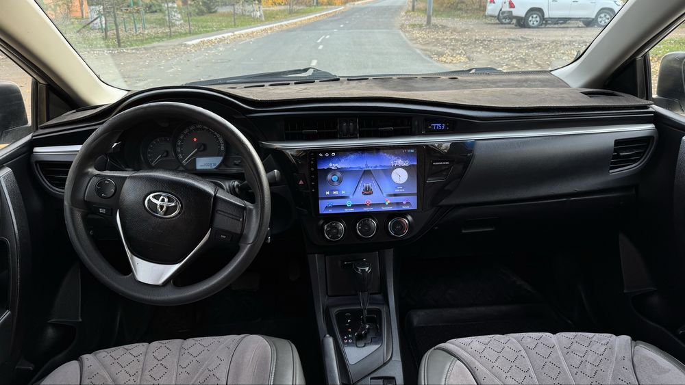 Toyota Corolla 2015год