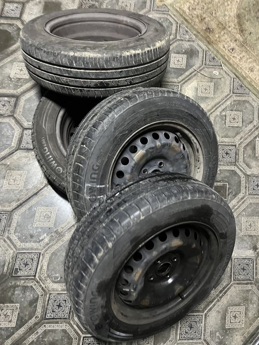 Шины с дисками  в отличнлм состоянии