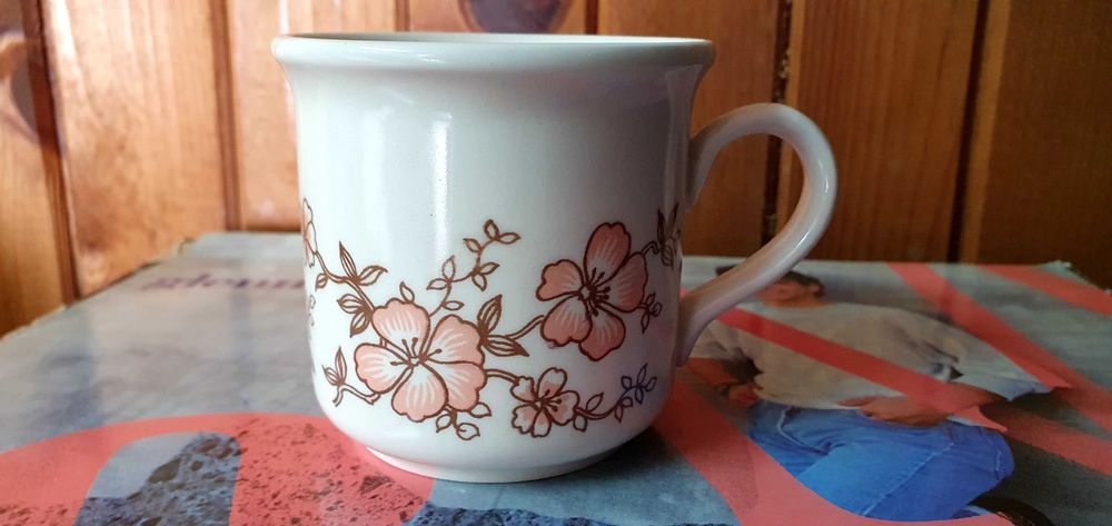 Английски сервиз чай и десерт чисто нов не е разопакован 5 части