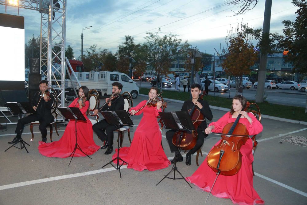 Оркестр и живая инструментальная музыка