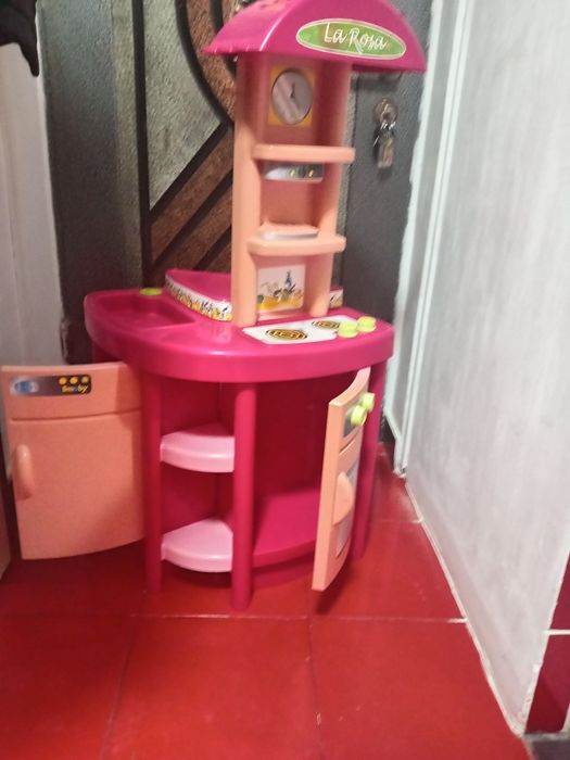 Vând bucătărie roz