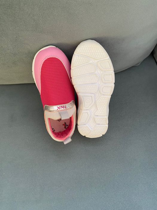 Продам кроссовки детские