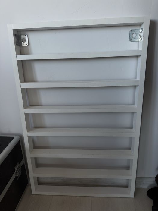 етажерки за стена