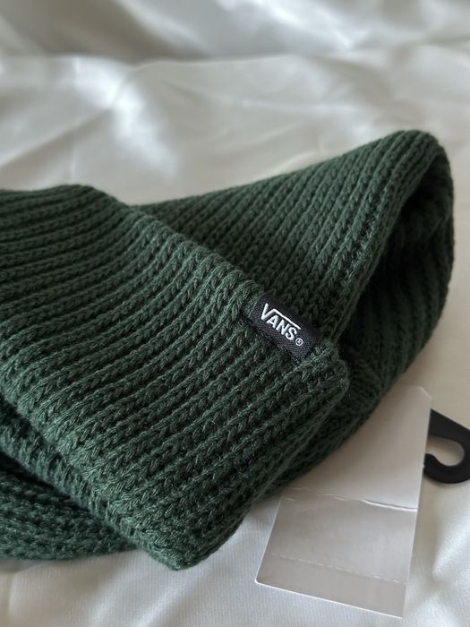 новая шапка vans