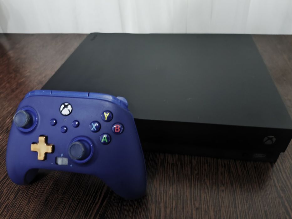 Xbox One X in stare perfecta folosit doar 1 an