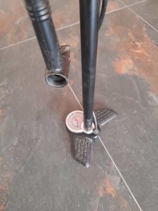 Pompa auto moto manuala cu manometru