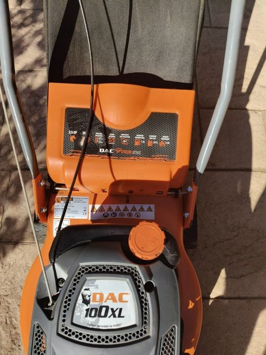 Vând mașină de tuns iarba pe benzina  Dac Cuclin efect, 2,5 CP, 79 CC