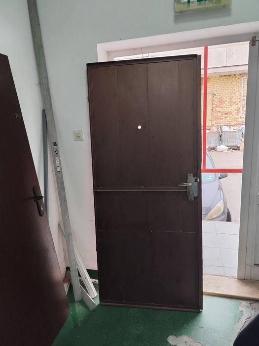 Входна врата за апартамент