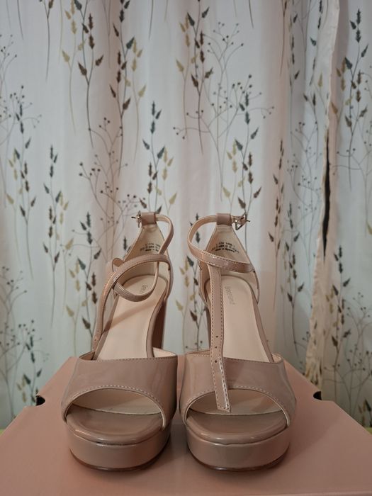 Sandale Nude Elegante