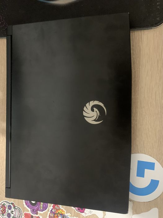 Vând laptop MSI Bravo 15